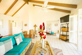 King Palm Ocean views King bed walk to beach Free WIFI parking BBQ